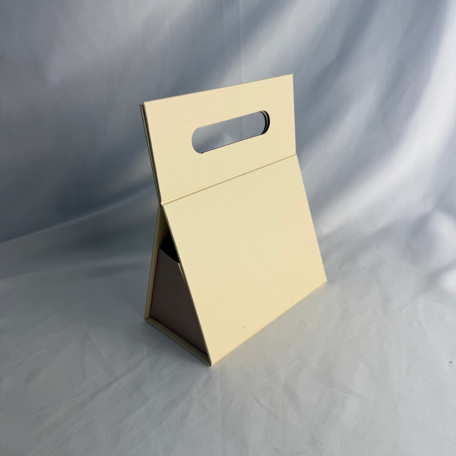 Folding Magnetic Triangle Box 15.9x9x19.5cm